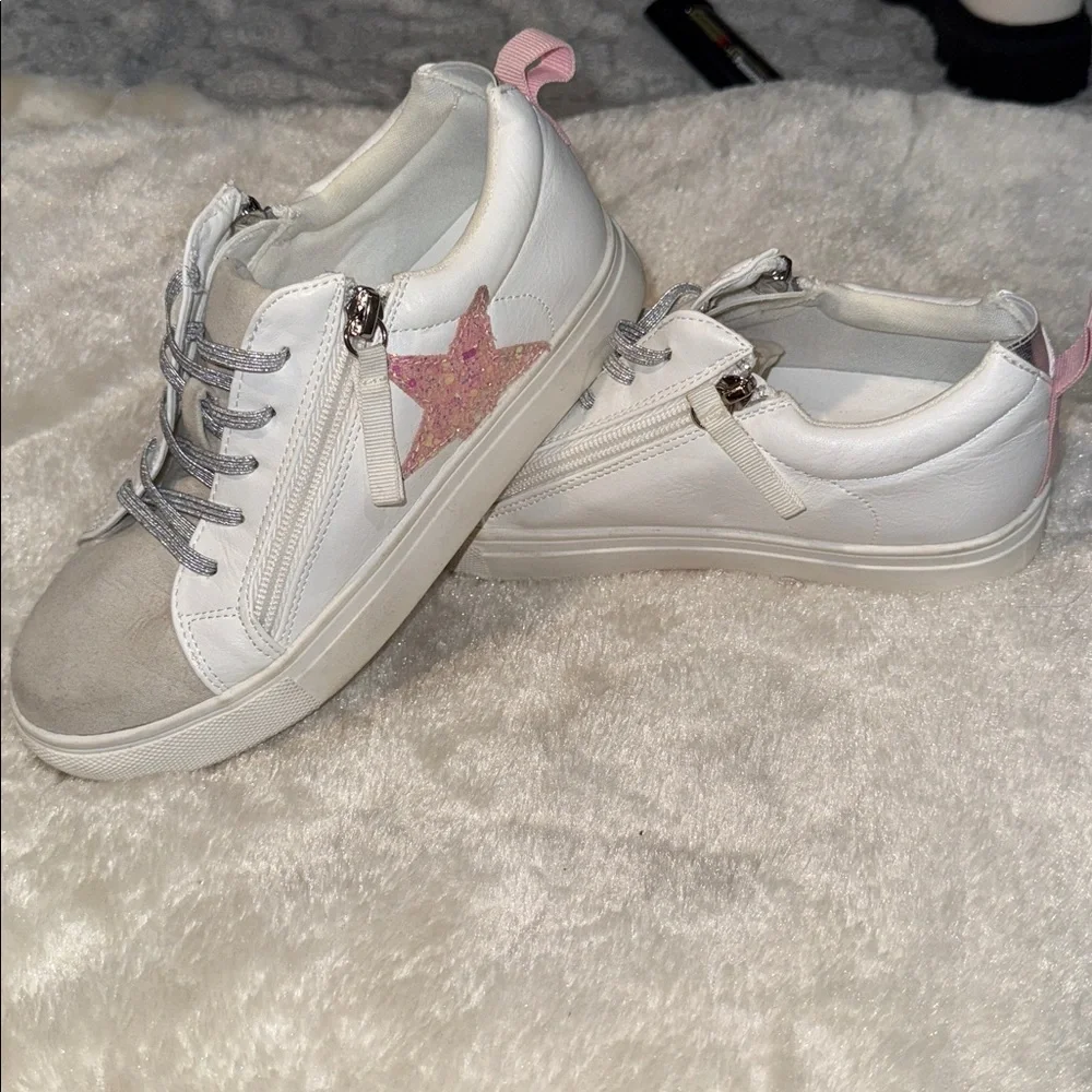 Steve Madden White and‎ Pink Kids Sneakers